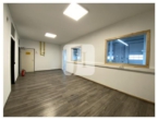 Meisterbüro - ca. 1.070 m² ebenerdige Produktions-/Lagerhalle mit 7 Rolltoren und ca. 122 m² angrenzendem Büro