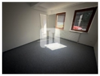 Büro - ca. 125 m² ebenerdige Lagerfläche sowie ca. 95 m² Büro-/Sozialflächen